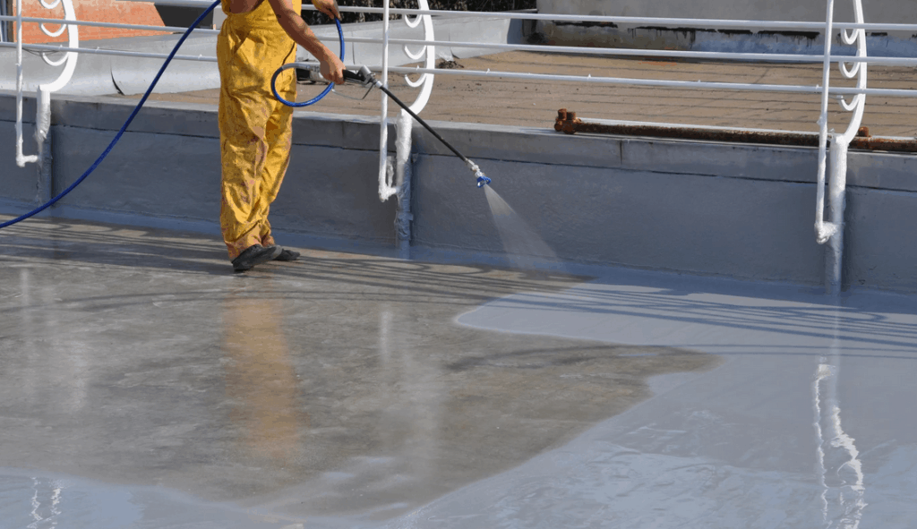 Покраска бетонного пола из распылителя