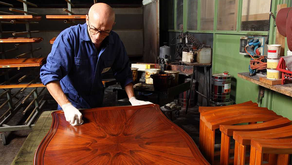 Как наносить мебельный лак: создание лакокрасочного покрытия мебели