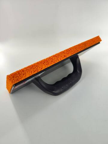 Терка с губчатой резиной ручка пластиковая Olejnik Plastic / Олейник